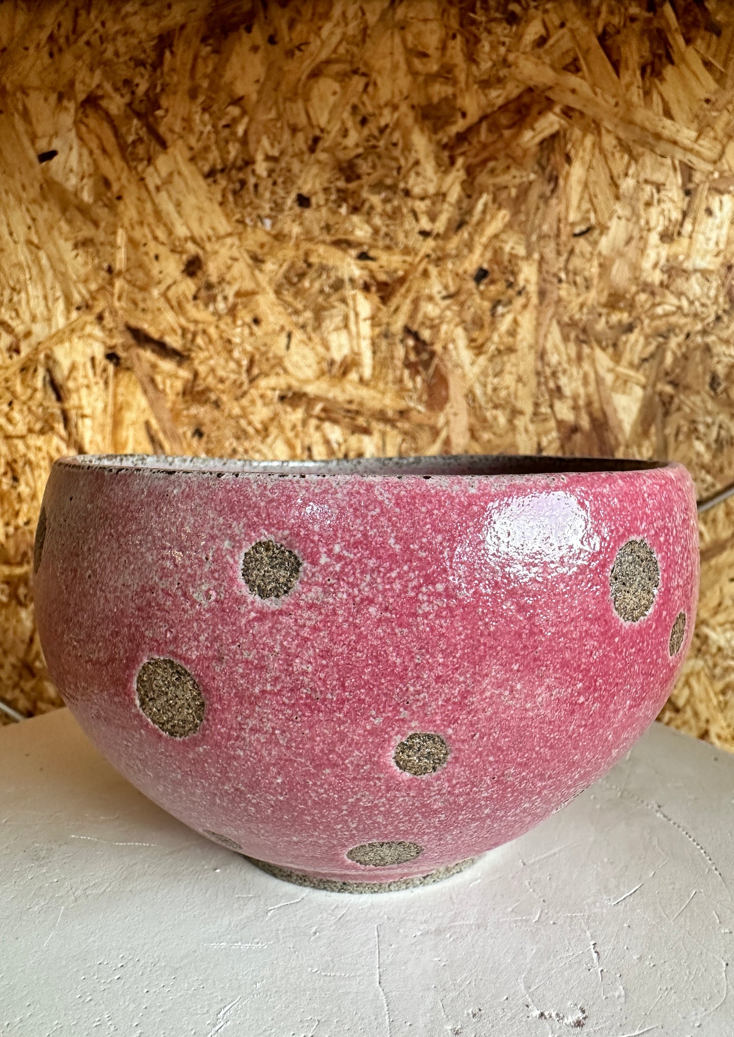 Rosa skål med prikker H:8,5 cm Dia: 12cm