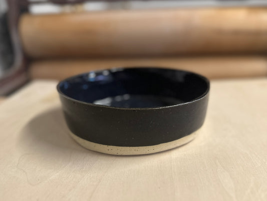 Serveringsskål, måske slikskål, pynteskål - den her skål er meget anvendelig til alt muligt.